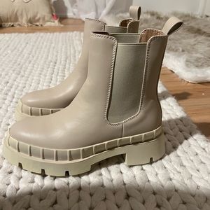Brand New never worn chelsea boot in beige